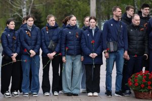 Возложение цветов к Вечному огню в Нижегородском кремле
