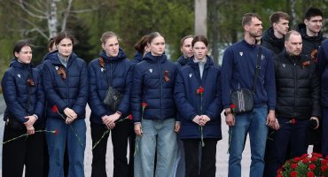 Возложение цветов к Вечному огню в Нижегородском кремле